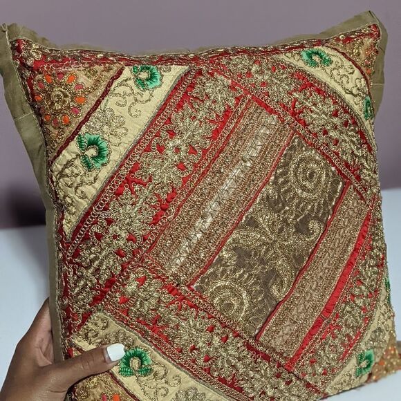 Beautiful pillow   - Picture 5 of 6